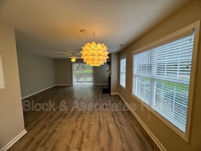 Foto del edificio - 3413 Wellington Ridge Loop