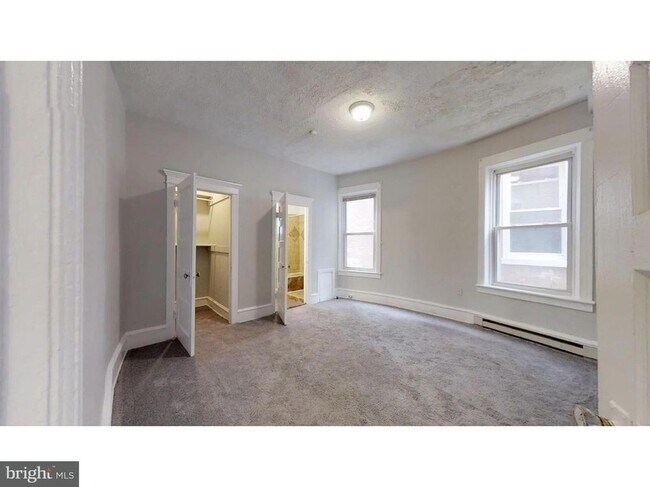 Building Photo - 408 W 21st St