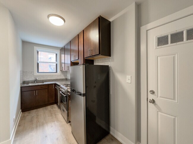 Building Photo - 459 W Belden Ave