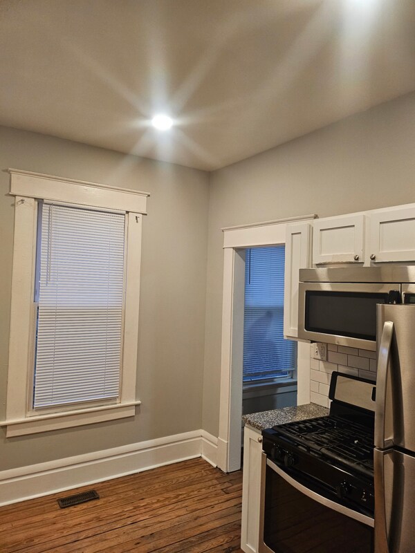 Building Photo - 1619 E Main St