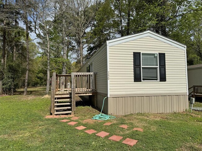 Building Photo - 390 Hidden Oaks Dr