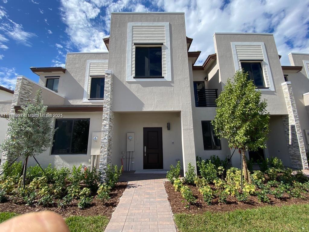 Foto principal - 21071 NE 8th Ave