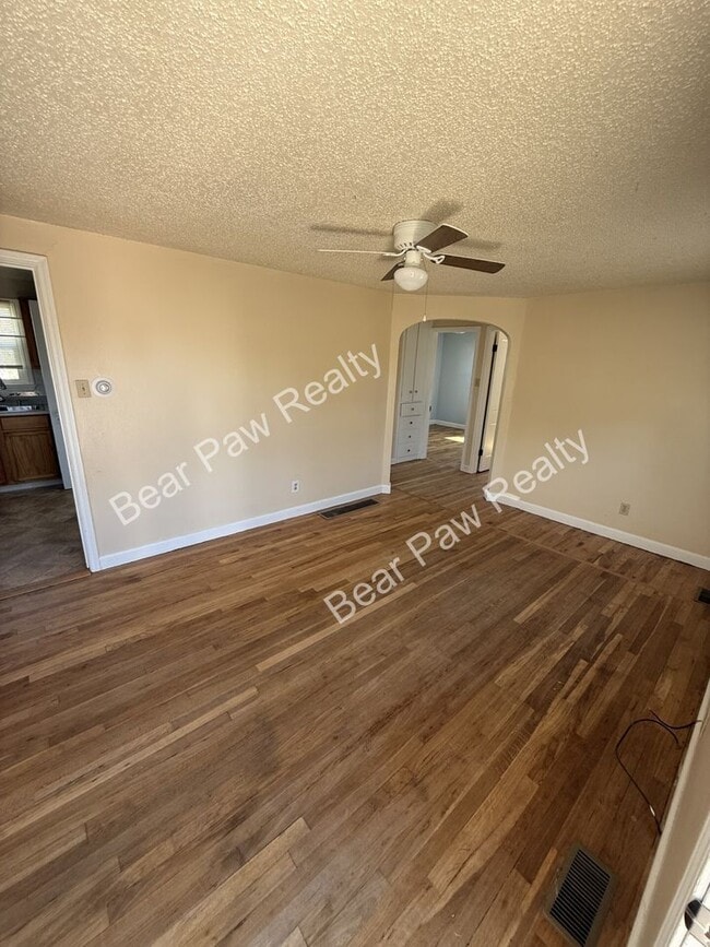 Building Photo - 2120 Cheyenne Pl