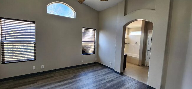 Foto del edificio - 3039 Glorieta Meadows Dr NE