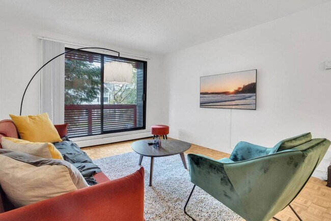 Photo du bâtiment - 1190 10th Avenue Bikeway