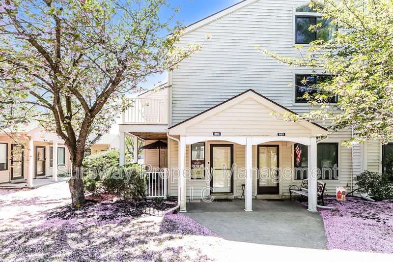 Photo - 806 Gregorys Way