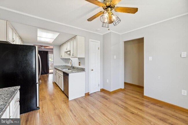 Foto del edificio - 7448 Pohick Rd