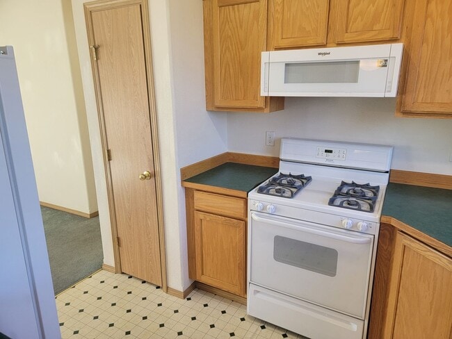 Building Photo - *MOVE IN SPECIAL * 1ST FULL MONTH FREE* 3 ...