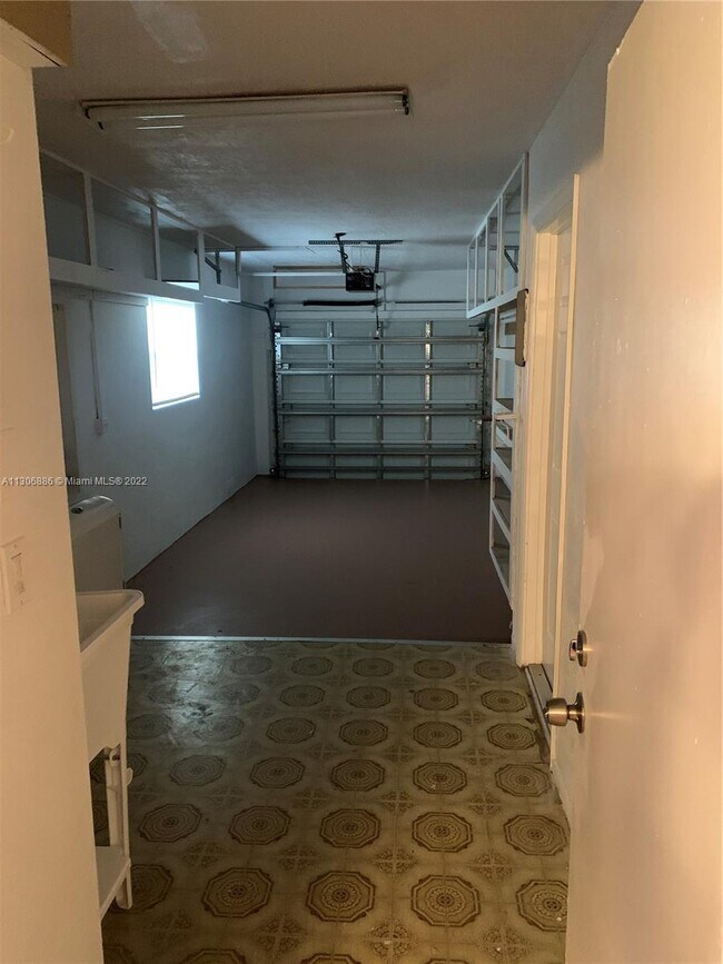 Foto del edificio - 5301 SW 7th St