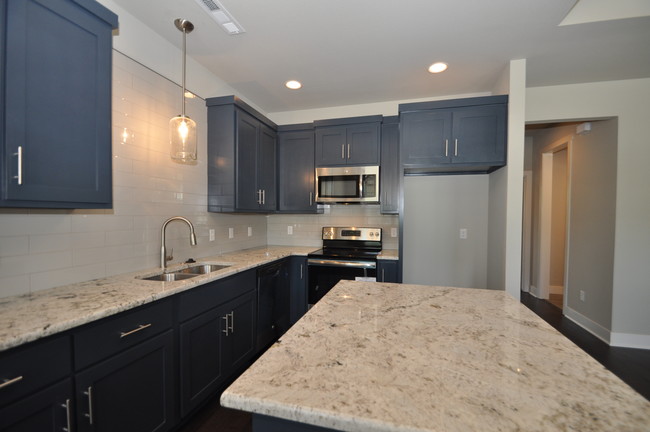 Building Photo - 2035 S Florida Way