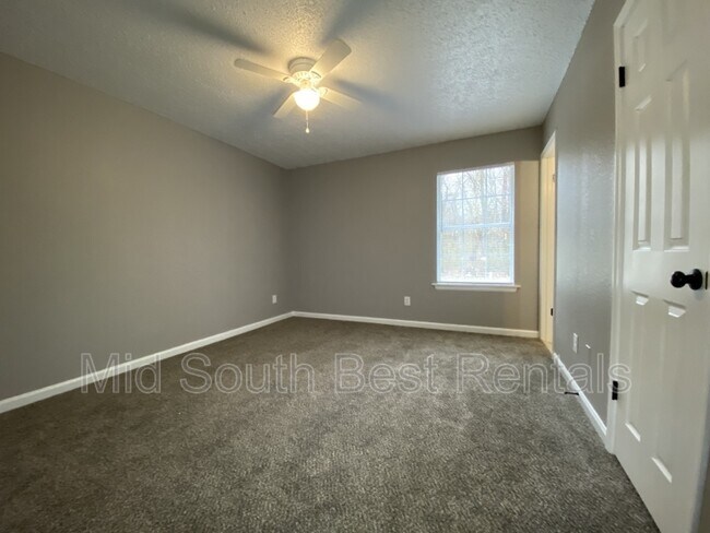 Building Photo - 3871 Black Forest Dr