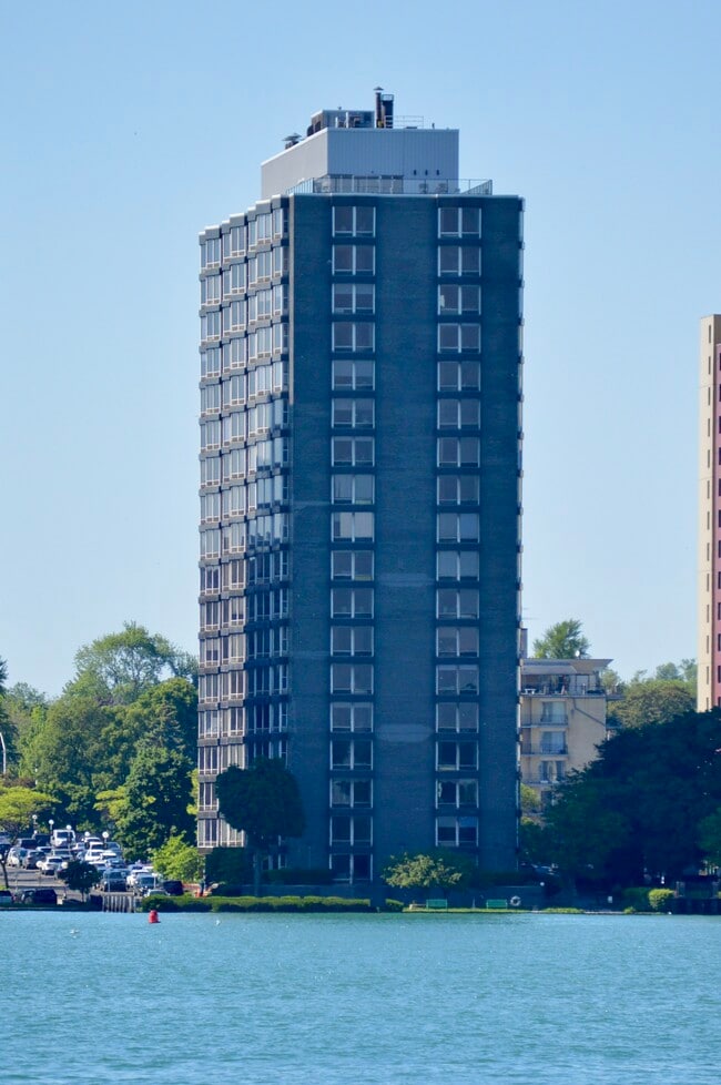 Shoreline East Condominiums