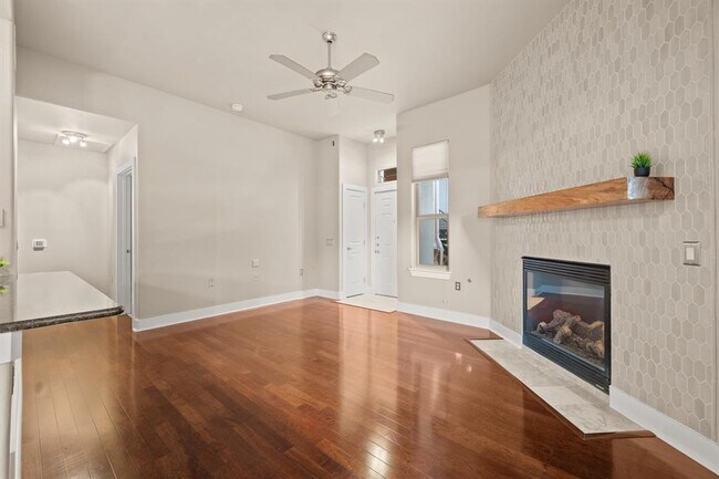 Foto del edificio - 2216 Thornton Rd