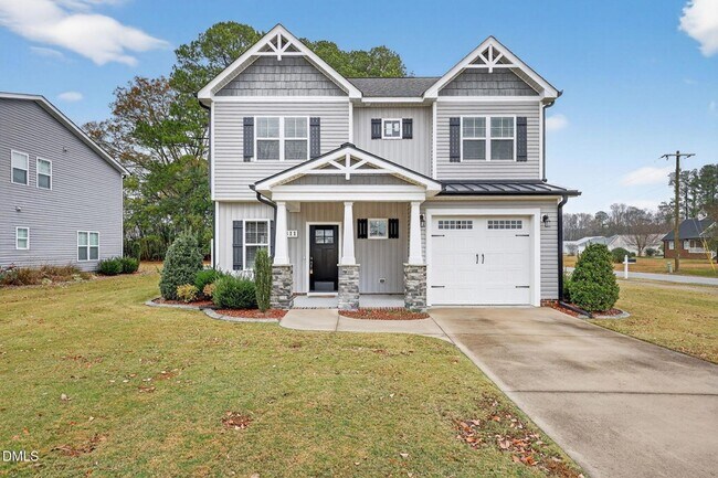 Foto del edificio - 411 E 3rd St