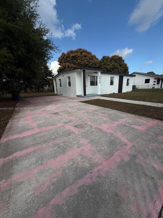 Foto del edificio - 3515 NW 213th St