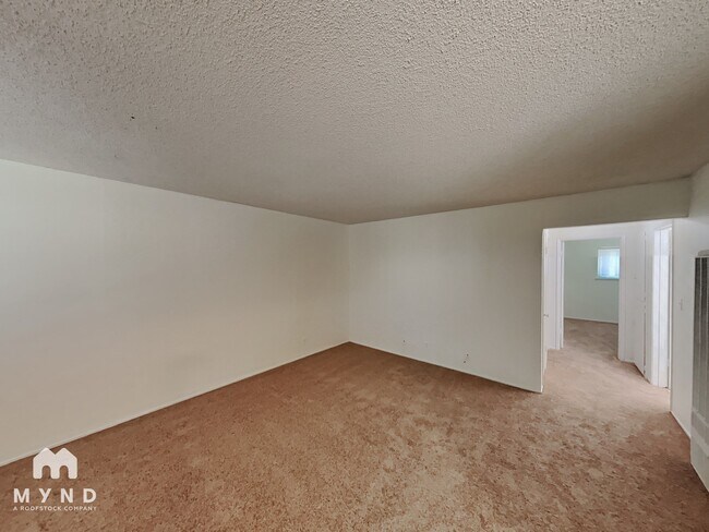 Foto del edificio - 870 Burbank Dr