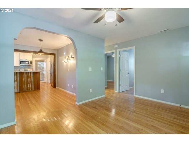 Building Photo - Move-in Special! No Deposit + $500 Off Ren...