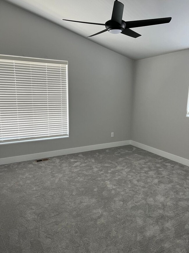 Building Photo - 222 Miller Ln