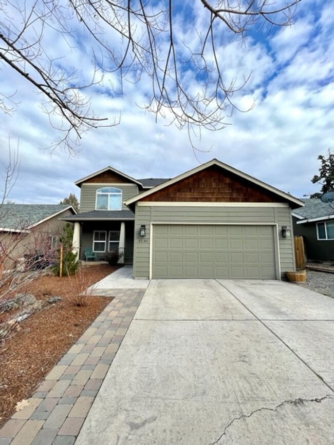 Building Photo - Beautiful 4 bedroom NW Bend Home!