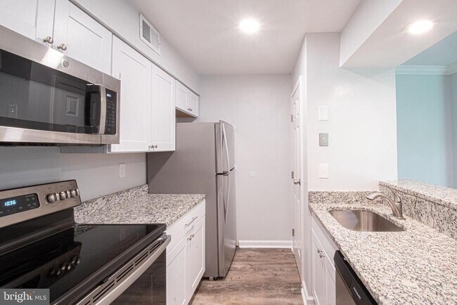 Foto del edificio - 8501 Barrington Ct