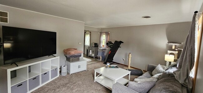 Building Photo - 619 S Washington St