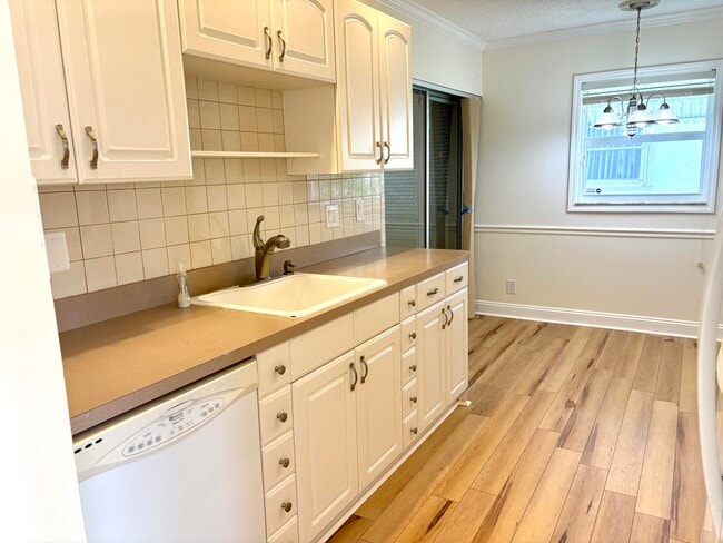 Building Photo - 2019 SW 18th Dr