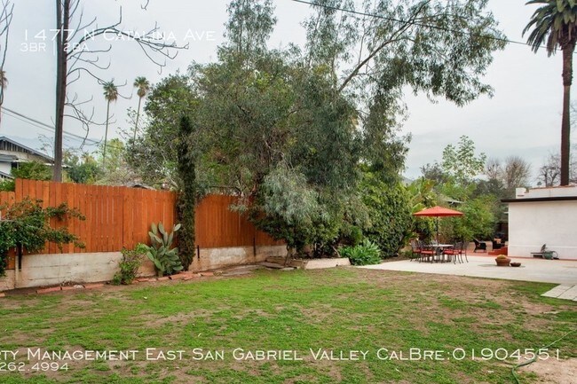 Building Photo - 1477 N Catalina Ave