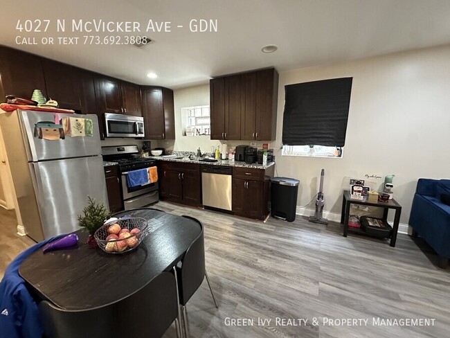 Foto del edificio - Awesome Portage Park Garden Unit, Laundry,...