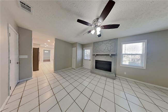 Building Photo - 1160 Creekwood Cove