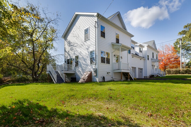 Building Photo - 183 Vesper St