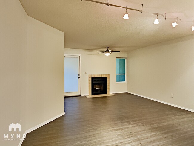 Building Photo - 13717 Linden Ave N