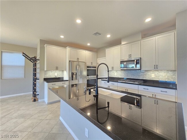 Foto del edificio - 4160 Elegant Chateau St