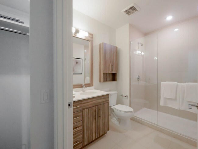 Building Photo - 393 E Ohio St