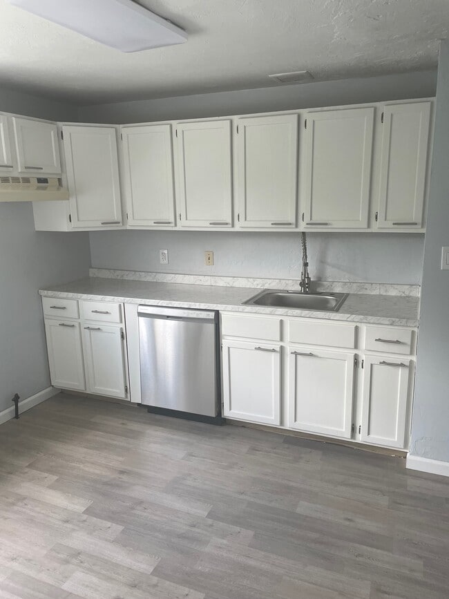 Building Photo - 577 Lucia Dr