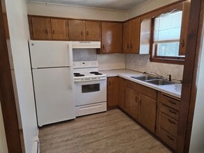 Building Photo - 2 School Ct