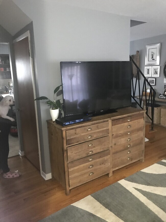 Living room - 4216 N Kedvale Ave