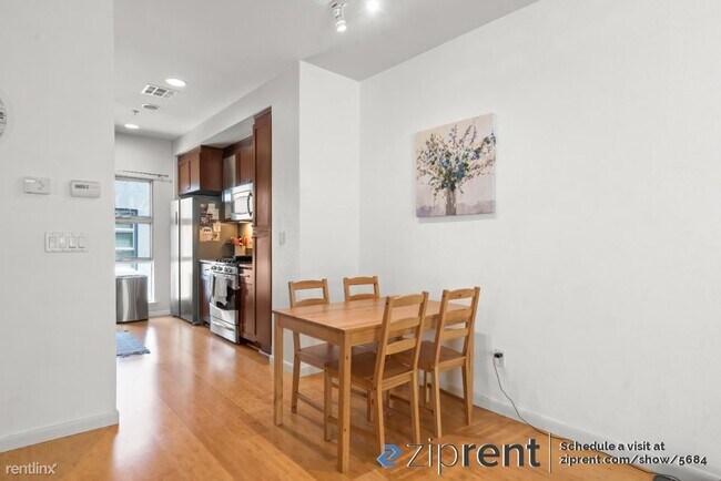 Building Photo - 2 br, 2.5 bath Townhome - 46 Glashaus Loop...