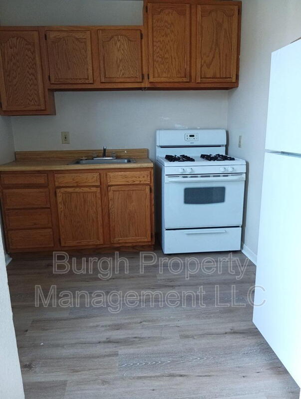Primary Photo - 116 W 8th Ave