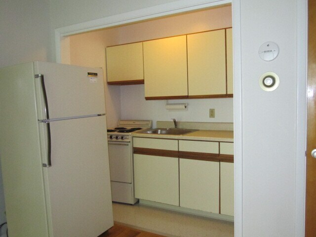 Primary Photo - 1711 Meadowbrook Dr