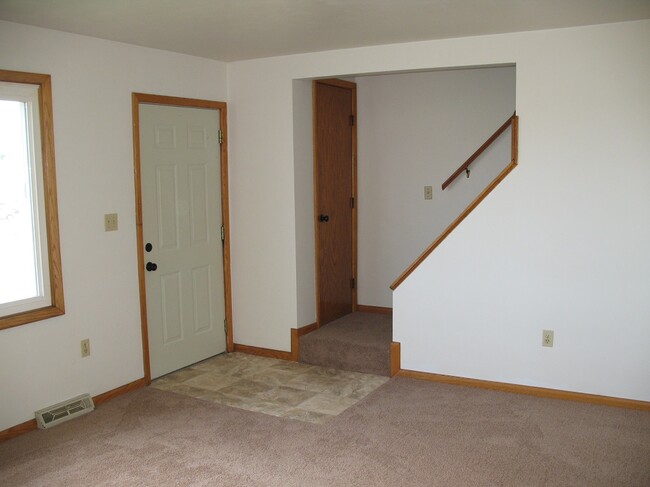 entry - 1317 E 28th St