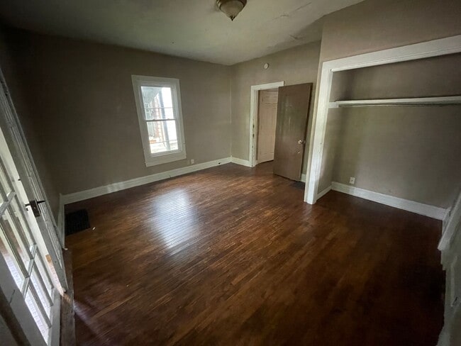 Building Photo - 410 N Salisbury St
