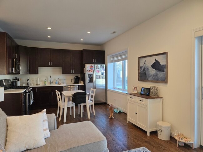 Building Photo - 723 W 34th St