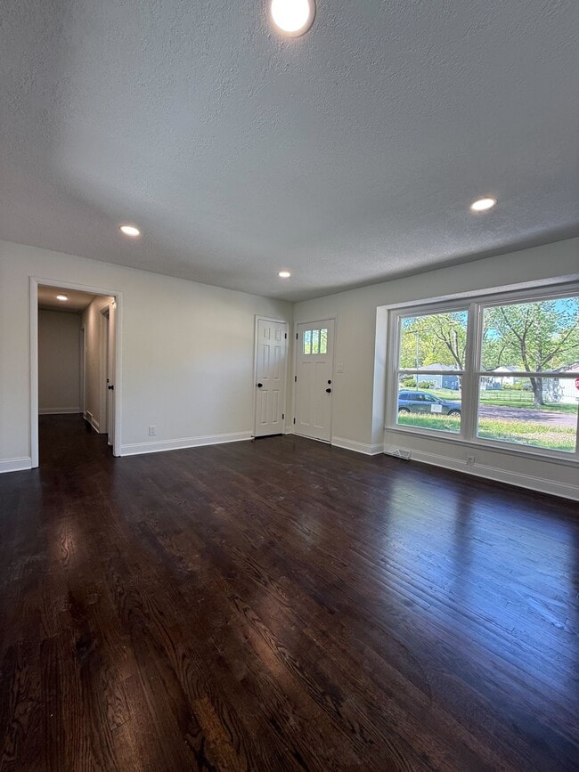 Building Photo - 9215 W 98th Terrace
