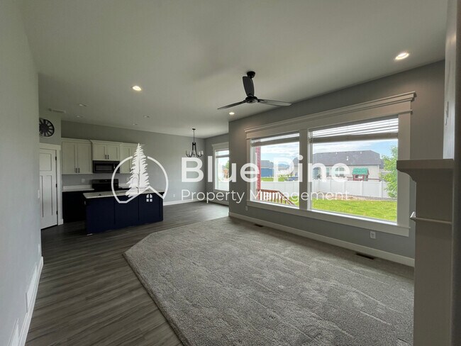 Foto del edificio - 3237 Harlow Dr