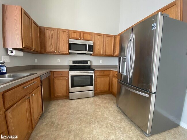 Building Photo - 14285 Vauxhall Dr