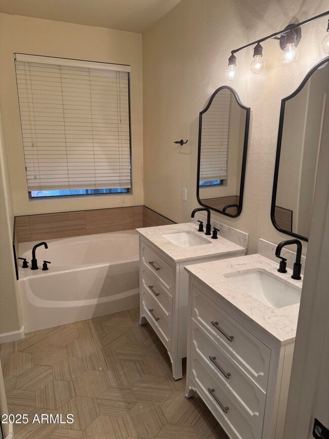 Foto del edificio - 4022 E Cherry Hills Dr