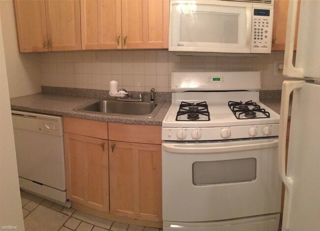 Foto del edificio - 1 br, 1 bath Apartment - 126 Bainbridge St 4R