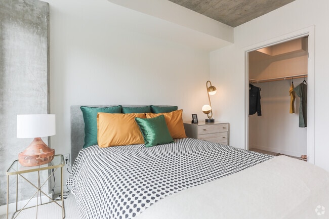 Interior Photo - Hollis