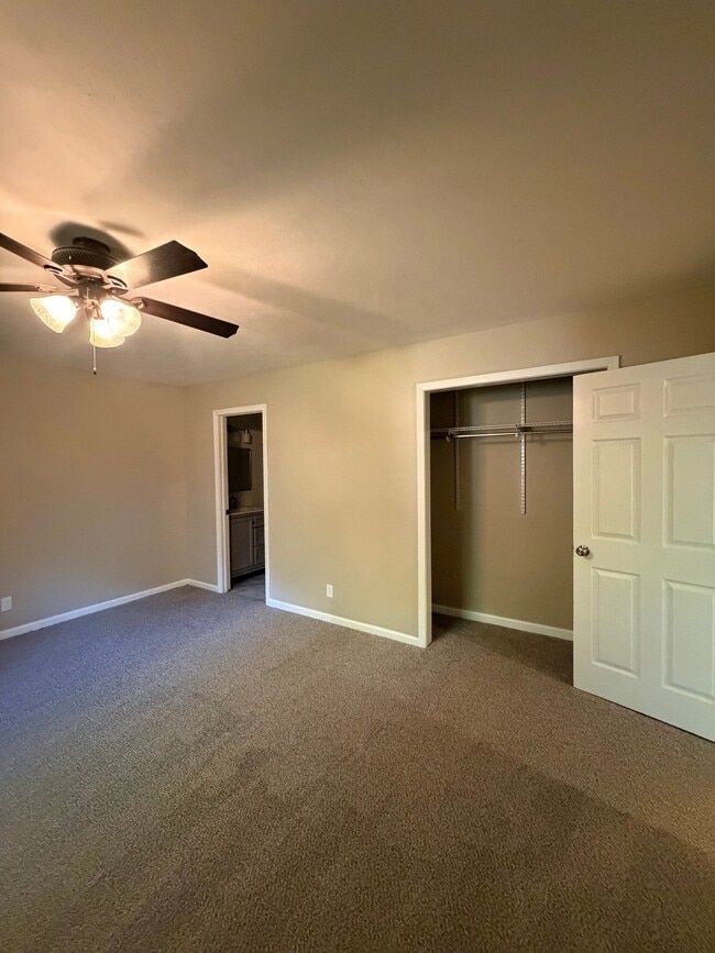 Building Photo - 3633 Thomasville Rd