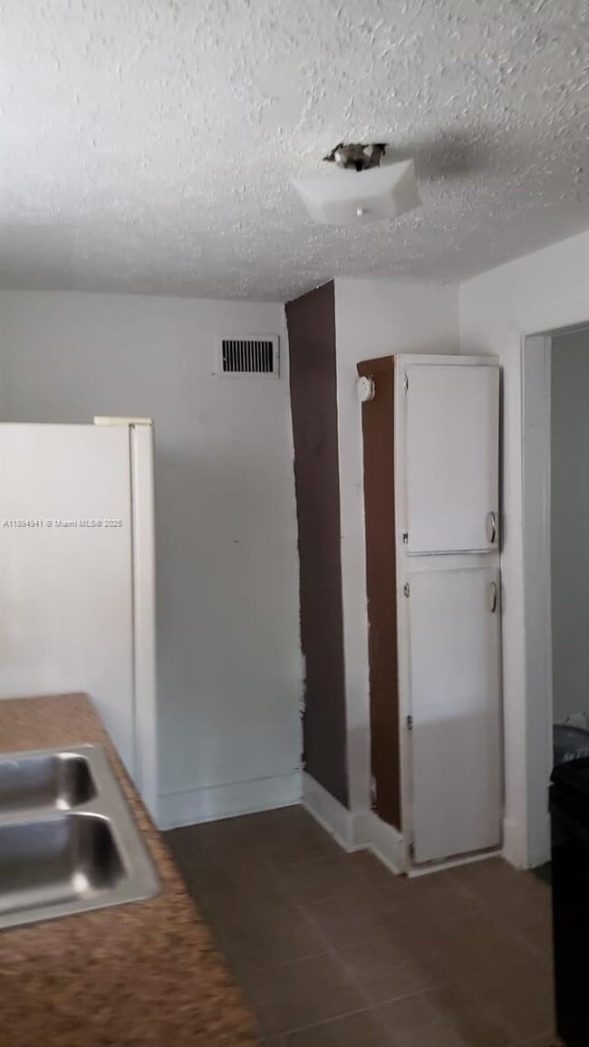 Building Photo - 1517 Logan St